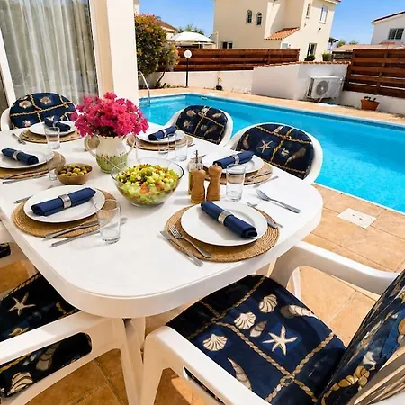 Stylish 3 Bedroom With Sea Views In פאהיה