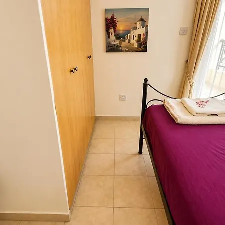 Stylish 3 Bedroom With Sea Views In וילה