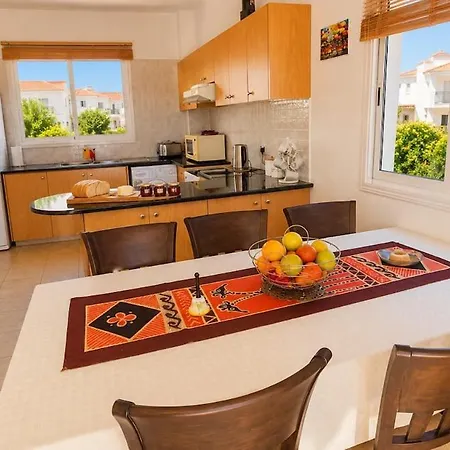 Stylish 3 Bedroom With Sea Views In פאהיה