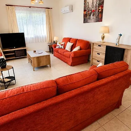 Stylish 3 Bedroom With Sea Views In